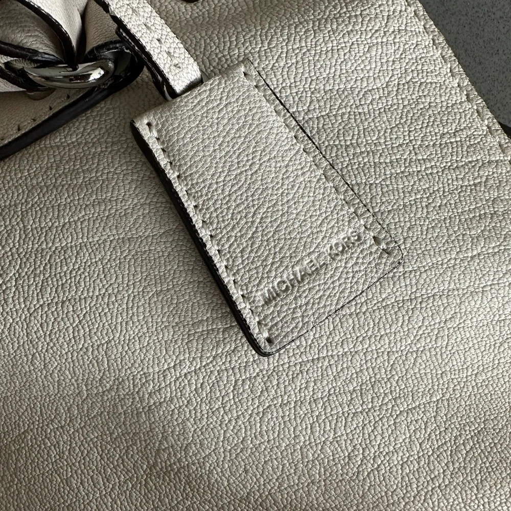 Michael Kors Vanilla Cream Hamilton Padlock Shoulder Bag Tote - Picture 8 of 8